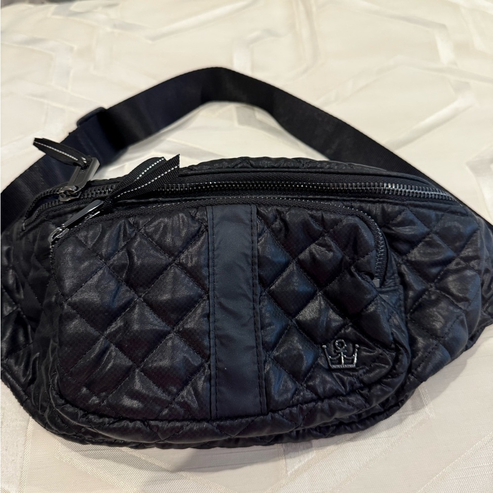 Quilted Black Fanny pack. Great lining. Lots of space.